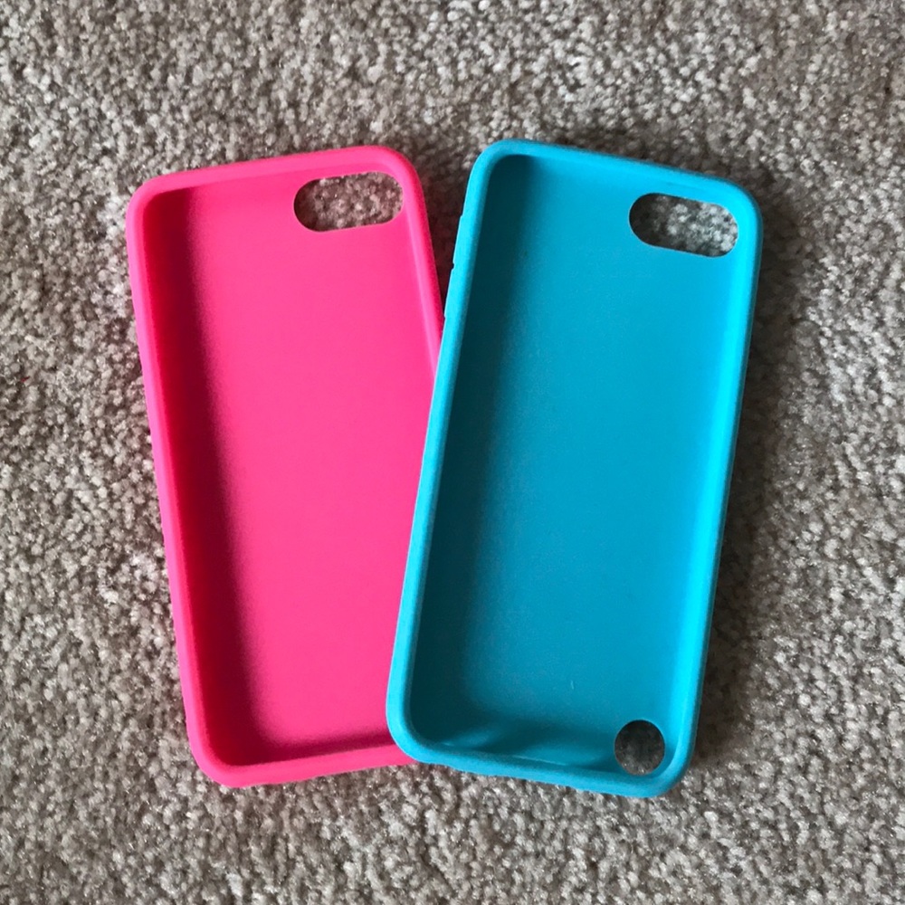 one pink and one blue silicone ipod 5&6 phone case